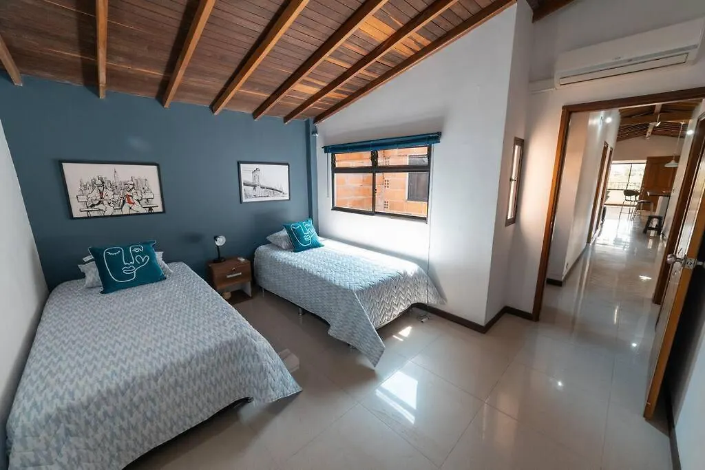 Apartamento Familiar De 3 Habitaciones Mlb401 Medellín 0*,  Colombia