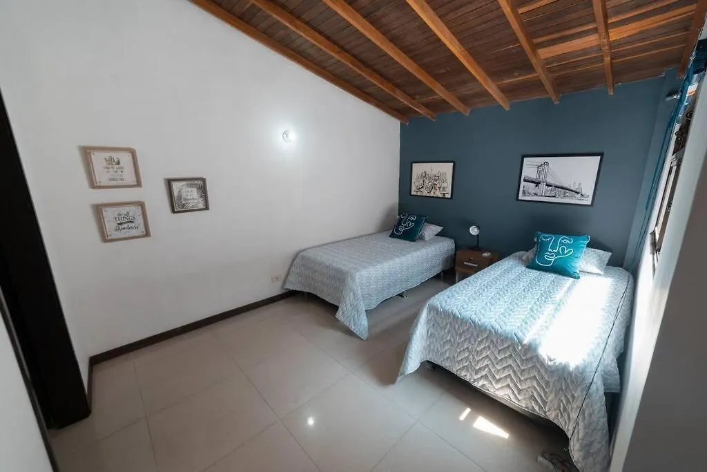 Apartamento Familiar De 3 Habitaciones Mlb401 Medellín 0*,  Colombia