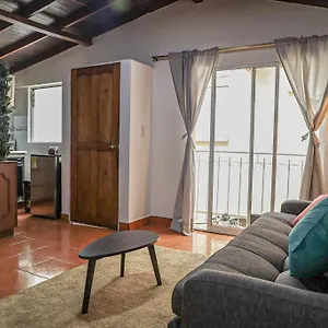 Сasa de vacaciones Hermosa Casa, 150 Metros Cuadrados En La Zona Mas Tranquila De, Medellín