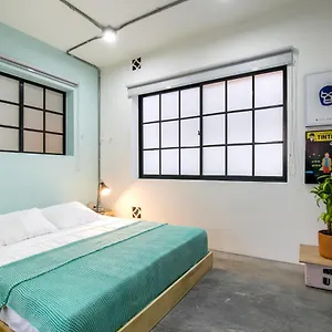 Apartamento Amarillo-morado-ocre, Medellín