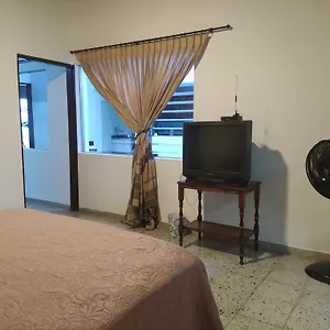 Habitación en casa particular The Flora House - Espacio Seguro, Amplio Y Acogedor, Medellín